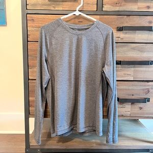 Men’s lululemon run long sleeve shirt in gray. Size medium. Good condition.